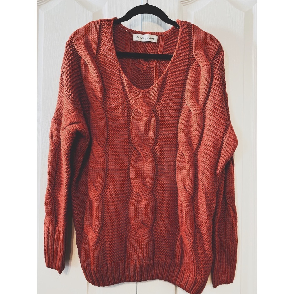 Sweet Generis woman’s Cable Knit Sweater size M-L